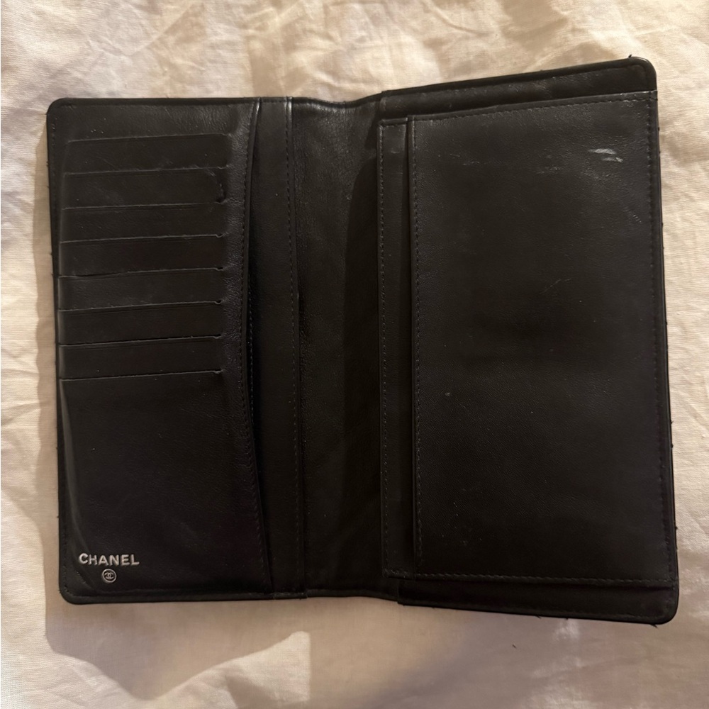 Chanel soft glossy patent leather wallet - Picture 3 of 12